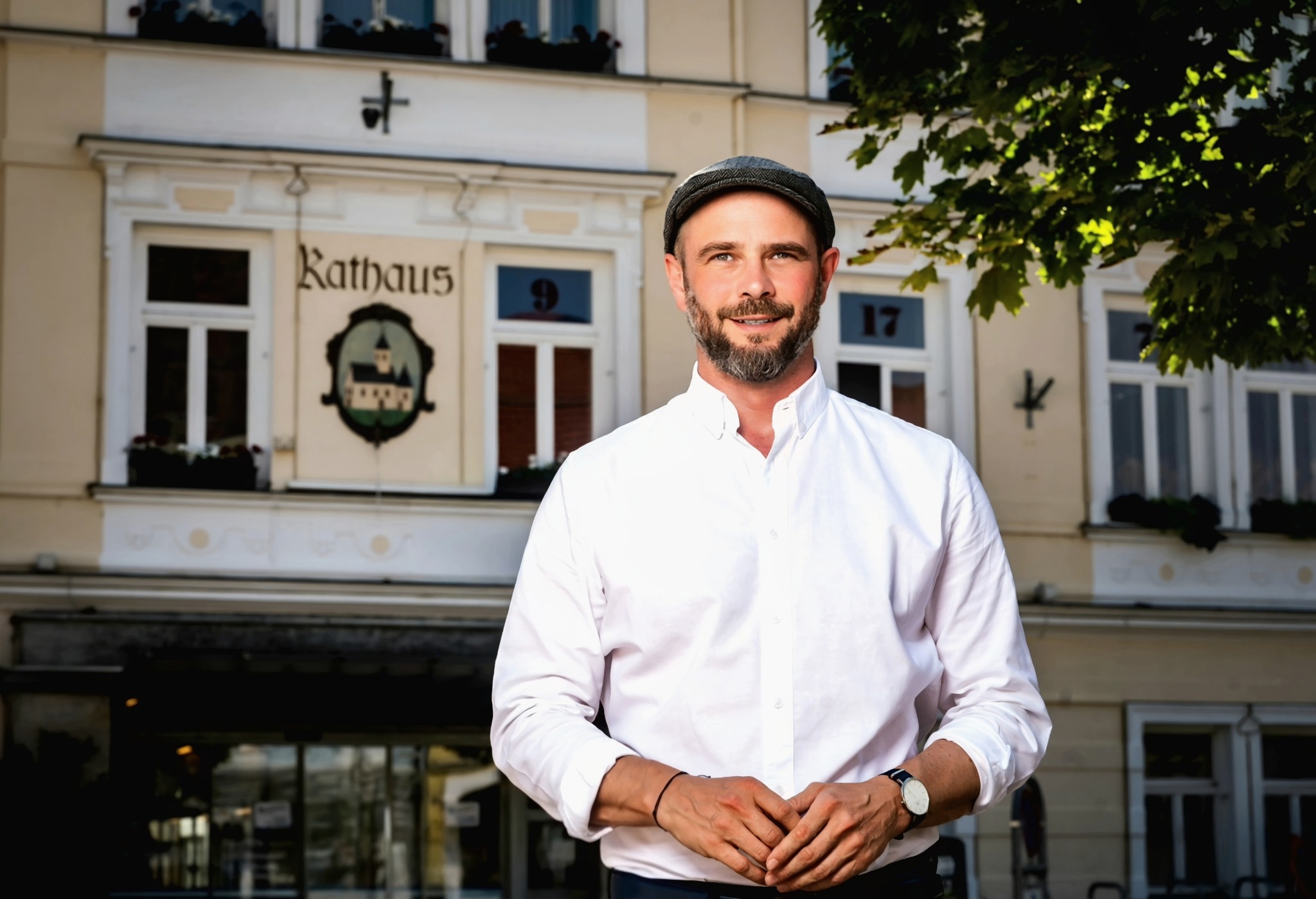 Christoph Gräfling vor dem Rathaus in Feldkirchen